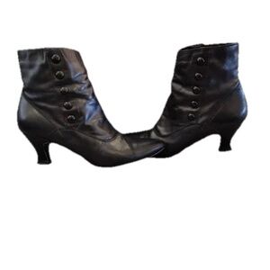 Vtg Poppie Black Leather Kitten Heeled Boots Womens 10 RUNS SMALL Victorian 2”